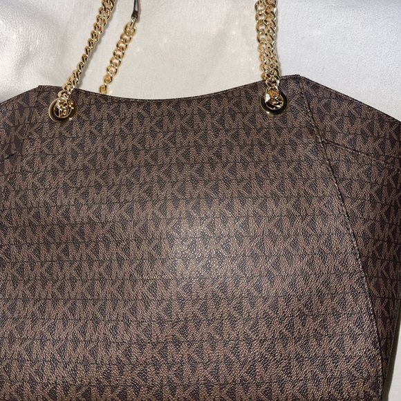 Small Michael Kors purse with gold chain handle - Picture 2 of 5